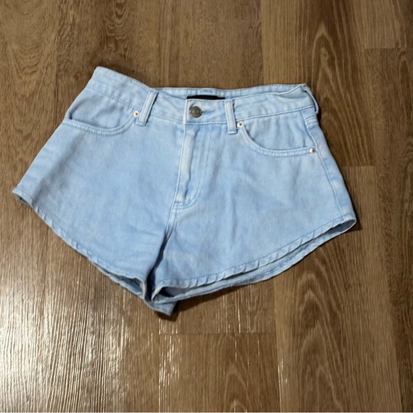 Forever 21 Light Wash Jean Shorts - Picture 1 of 2